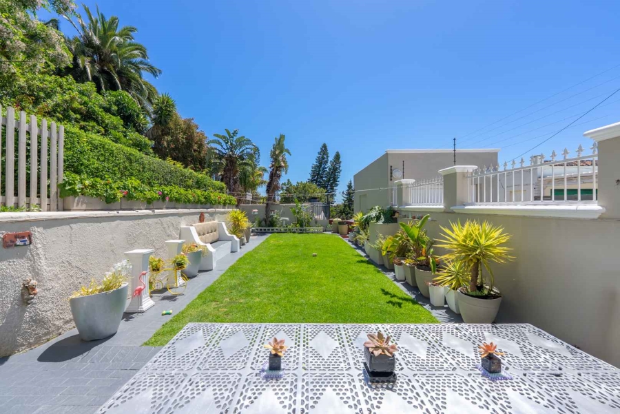 5 Bedroom Property for Sale in Green Point Western Cape